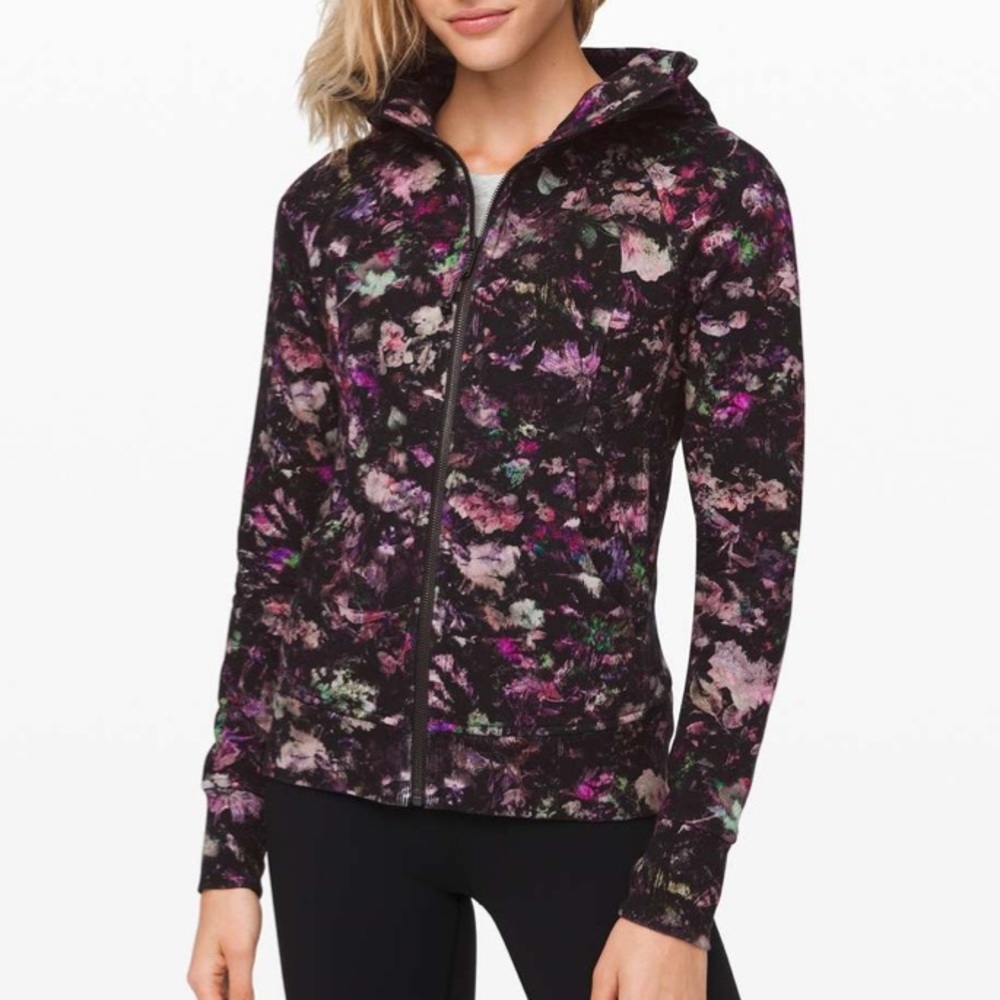 Lululemon Scuba Hoodie *Light Cotton Fleece
Floral Illusion Antique White Multi